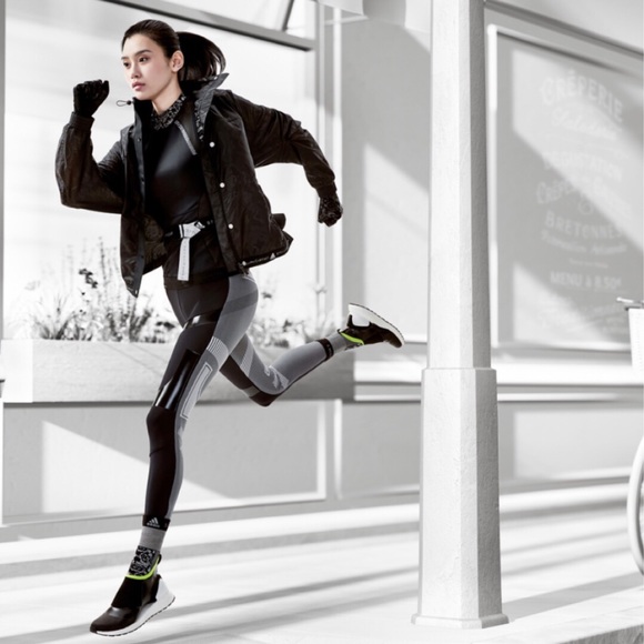 🌸 Save The Date! Best in Activewear Posh Party! - Picture 2 of 10